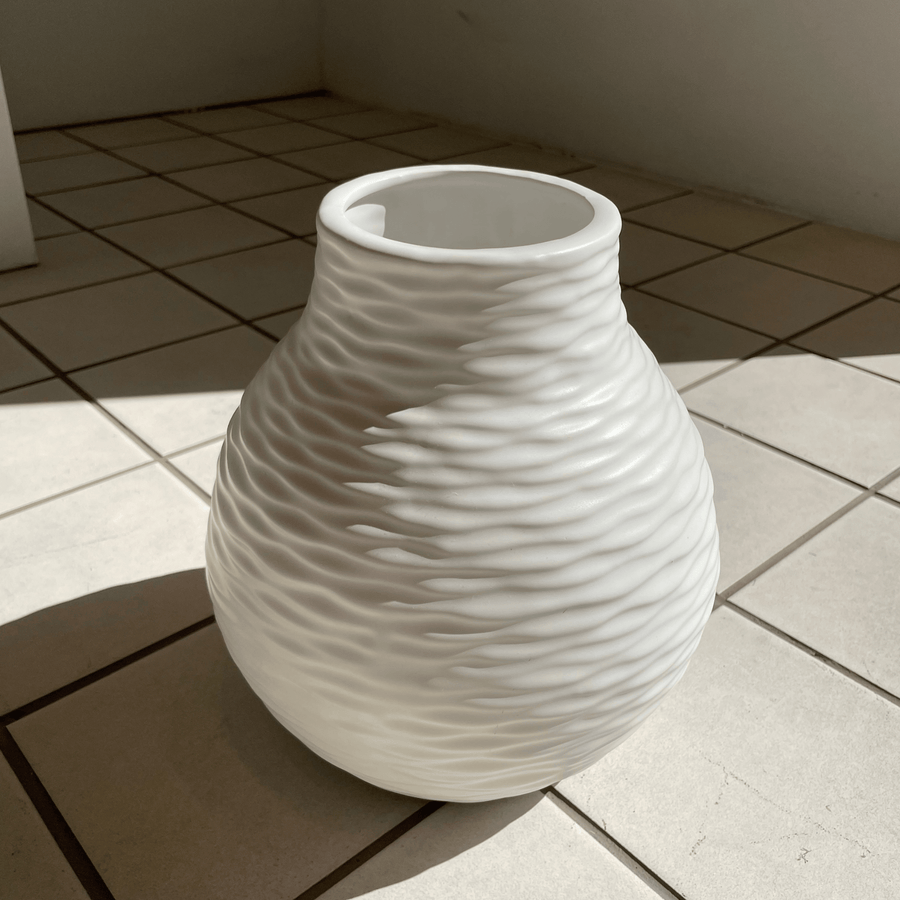 Cadine Vase Wave Vase - White
