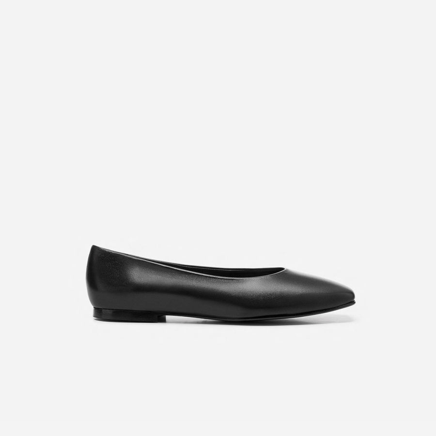 Flattered Shoe Nikki Flats - Black Leather